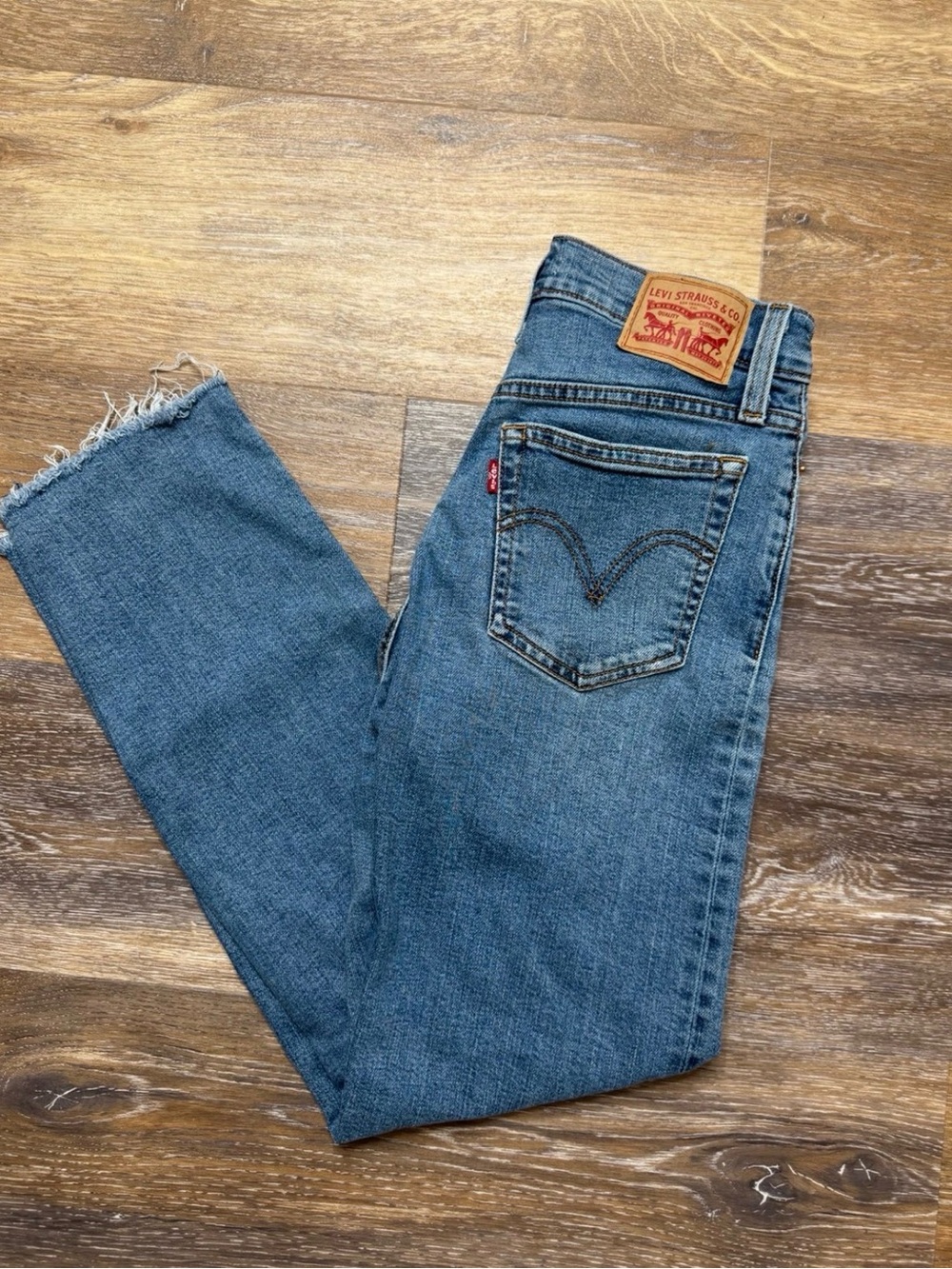 Levi's Women's Medium Blue Frayed Ankle Jeans